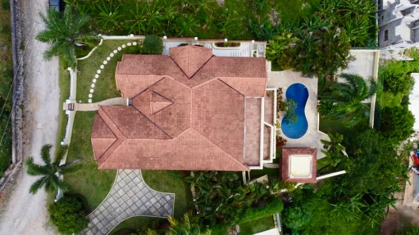 Villa con vista al mar, piscina y múltiples niveles en Cabrera, República Dominicana | Seda Realty — 2