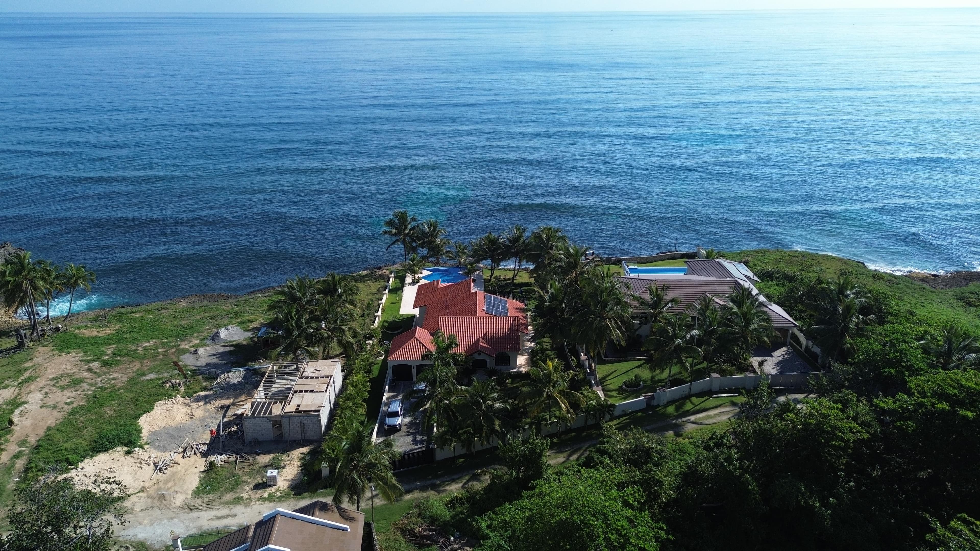 Se vende villa frente al mar en Cabrera — 1