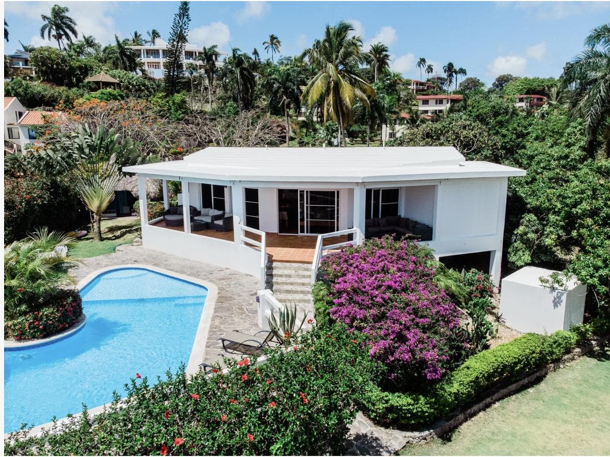 Villa con vista al mar en los Farallones, Cabrera, RD — 1